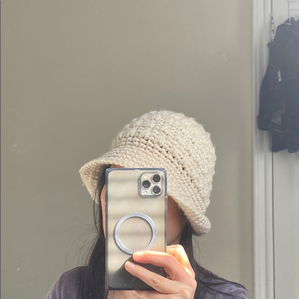Knitted hat - Picture 3 of 7